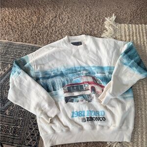 Abercrombie & Fitch White and Blue Crewneck Sweater